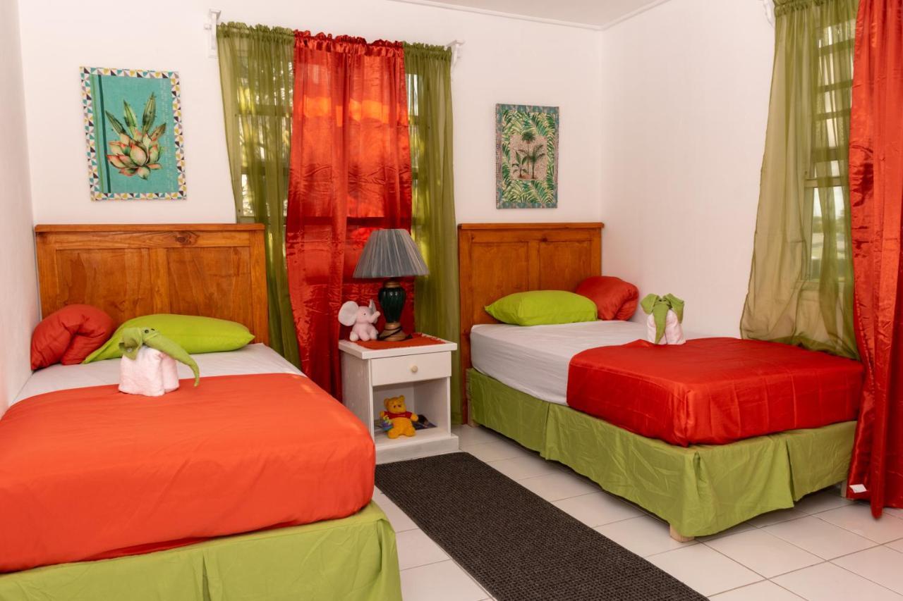 Edtricias Apartments Christ Church Zewnętrze zdjęcie